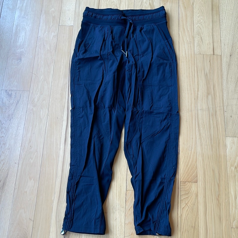 Black Lululemon joggers size 2 with pulls on bottom